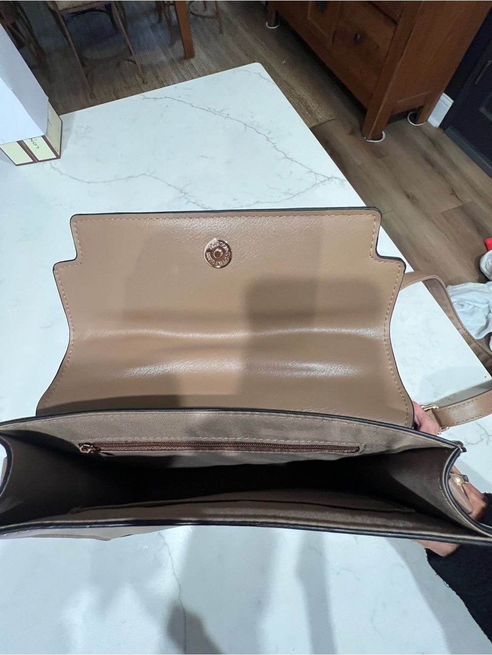 IZOD CLASSIC HANDBAG - Picture 4 of 6